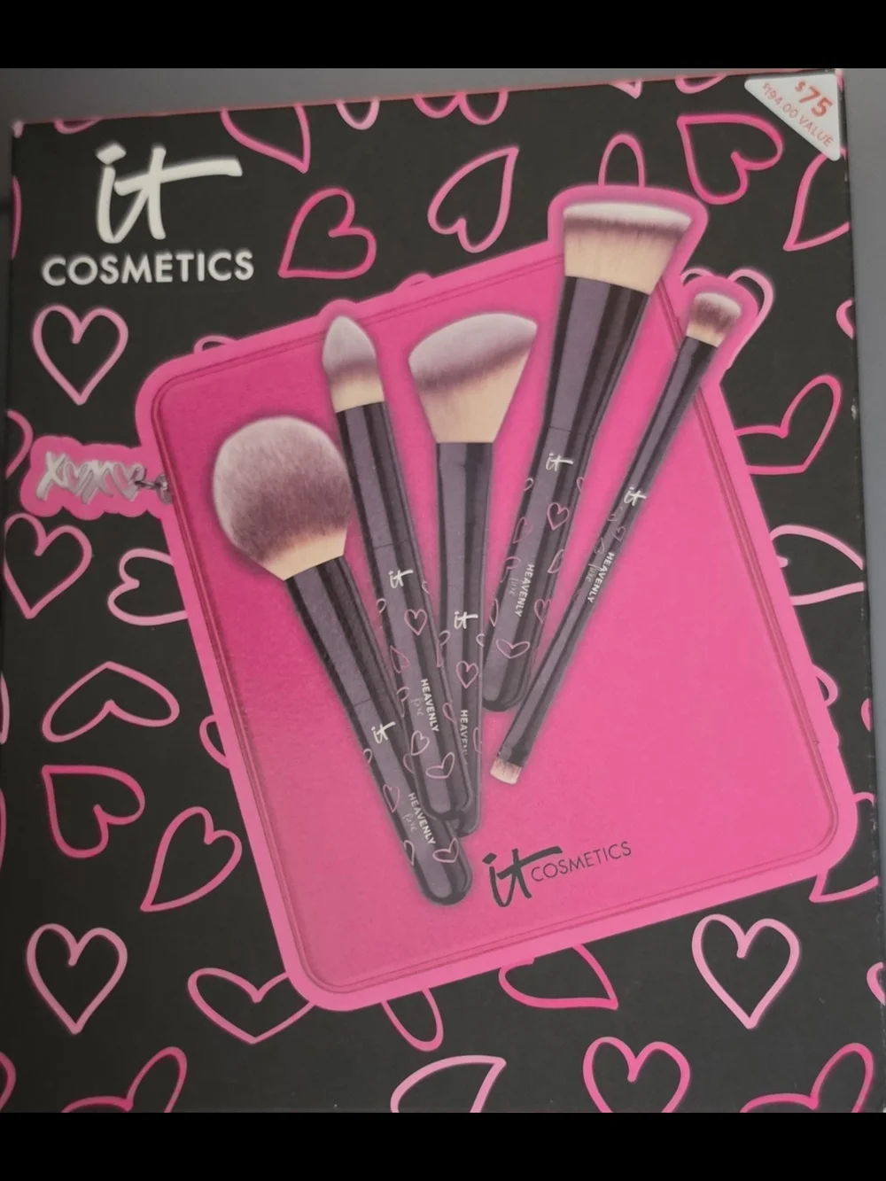 it cosmetics Hot Pink and Black Heart Brush Set with Pouch